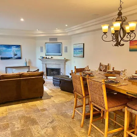 Condo 2.5 Blocks From Law Street Beach!